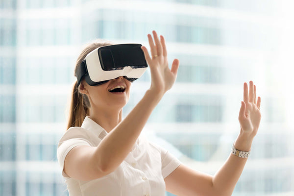 Digital Commerce: Immersive Experiences For Connected Consumers